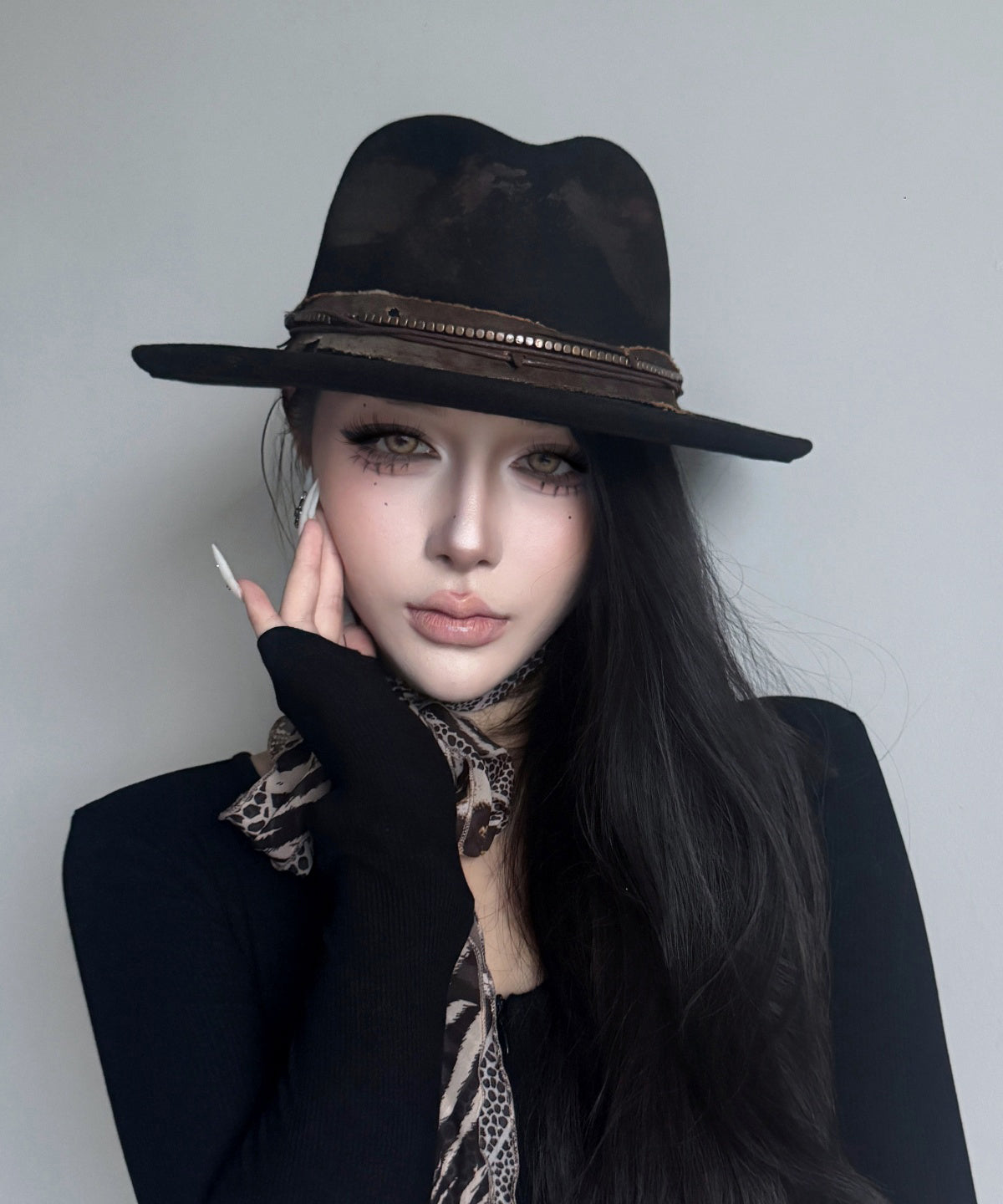 Sombrero vaquero de lana con plumas negras para otoño e invierno