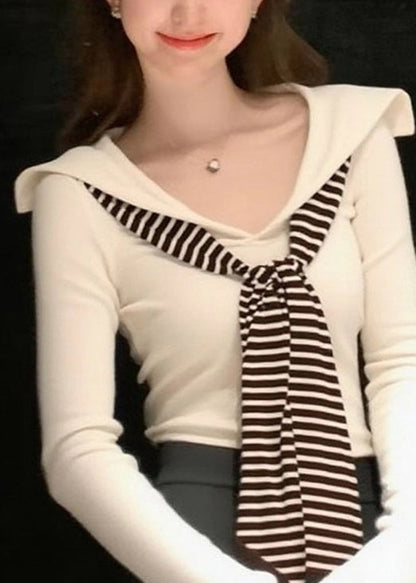 Herbstliches, französisch-graues, schmal geschnittenes Strickoberteil mit Matrosenkragen