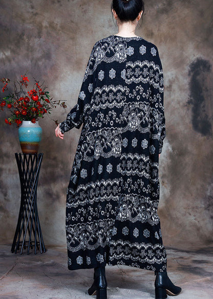 Wunderschönes schwarzes Langarmkleid mit Strickmuster für den Herbst