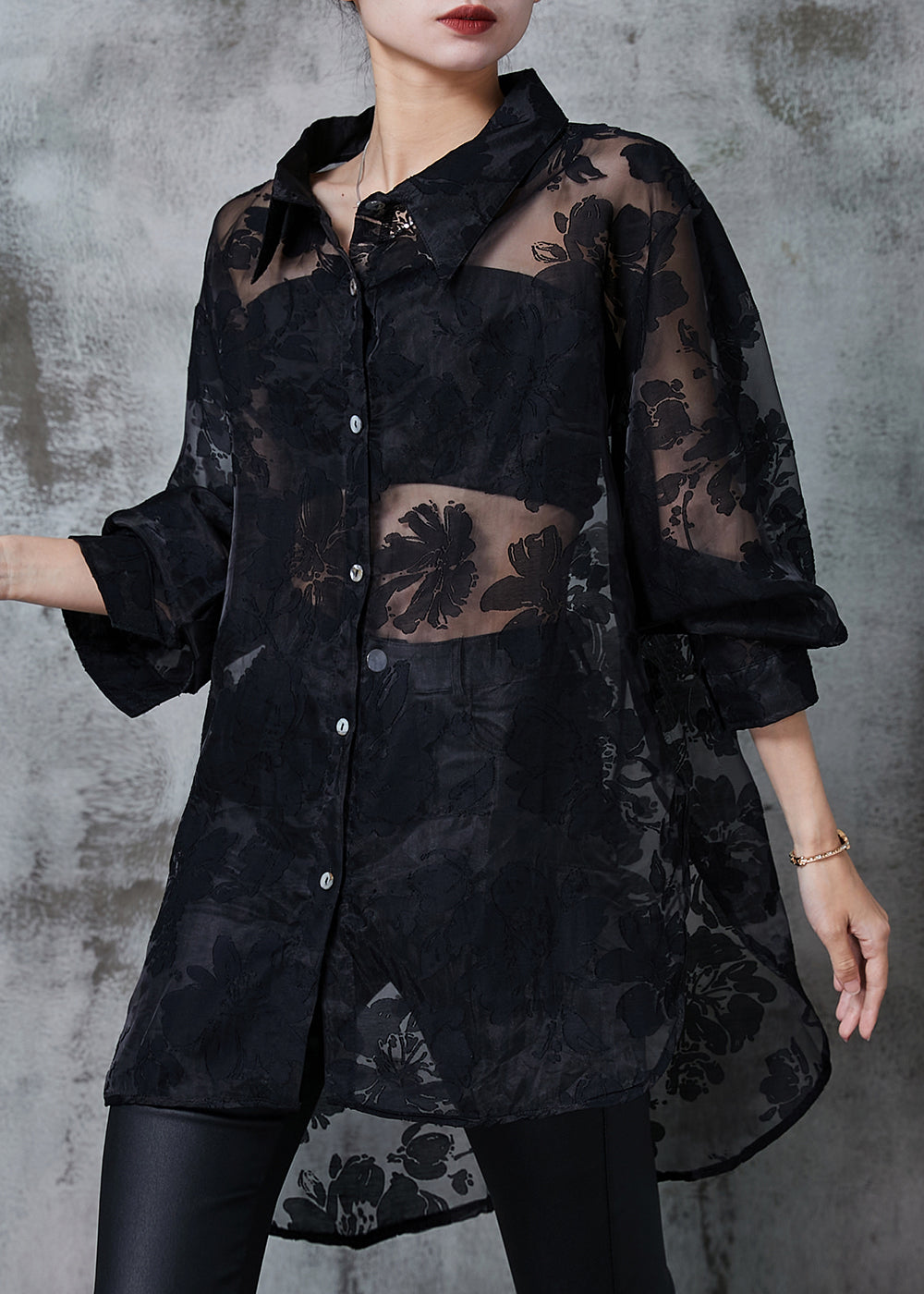 Wunderschönes schwarzes Oversize-Jacquard-Tüll-Shirt mit UPF 50+ für den Sommer