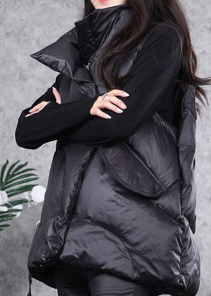 Schöne schwarze Winter-Daunenweste mit Peter-Pan-Kragen und Reißverschluss