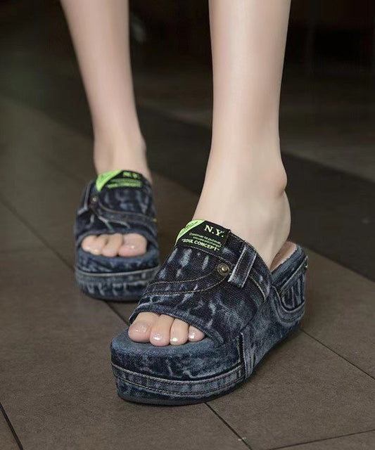 Schöne blaue Keilsandalen aus Denim mit Peep Toe