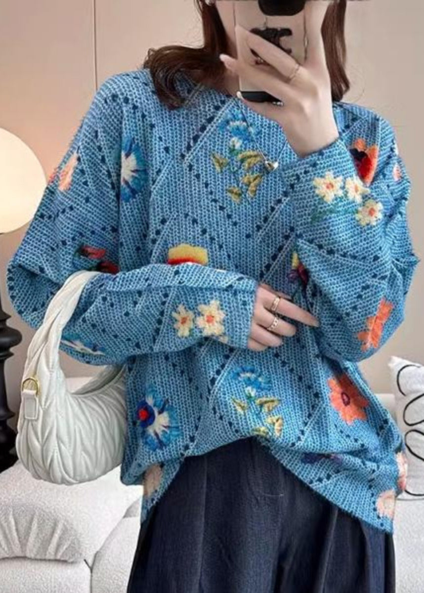 Wunderschöner blauer Baumwollstrickpullover mit Blumenmuster und Fledermausärmeln