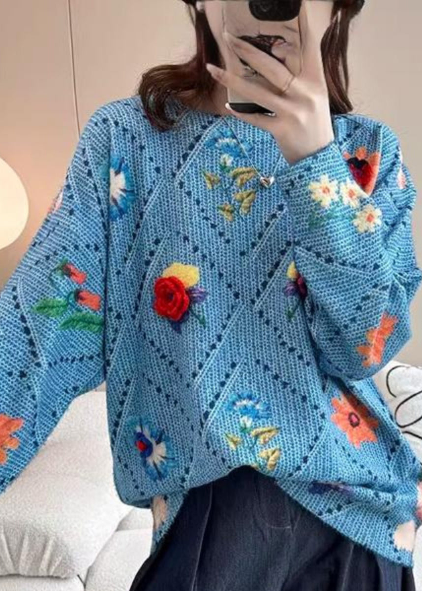 Wunderschöner blauer Baumwollstrickpullover mit Blumenmuster und Fledermausärmeln