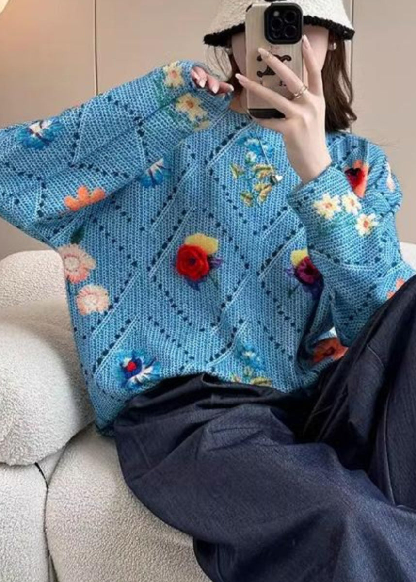 Wunderschöner blauer Baumwollstrickpullover mit Blumenmuster und Fledermausärmeln