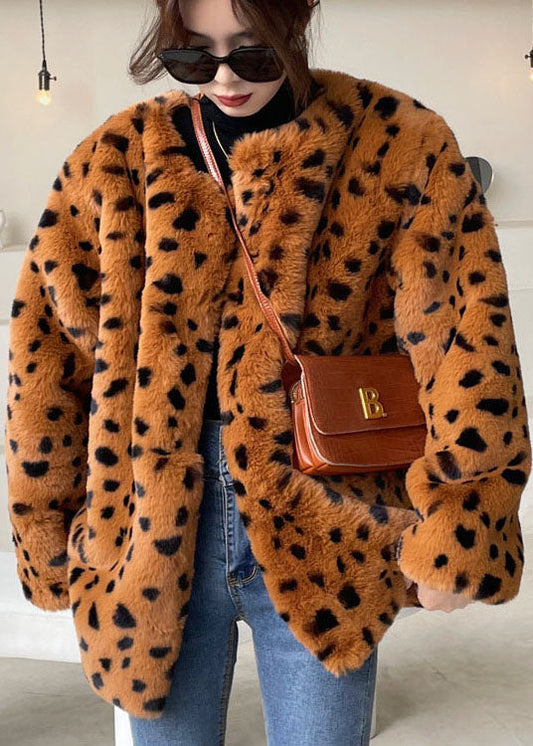 Wunderschöner schokoladenbrauner dicker Kunstpelzmantel für den Winter