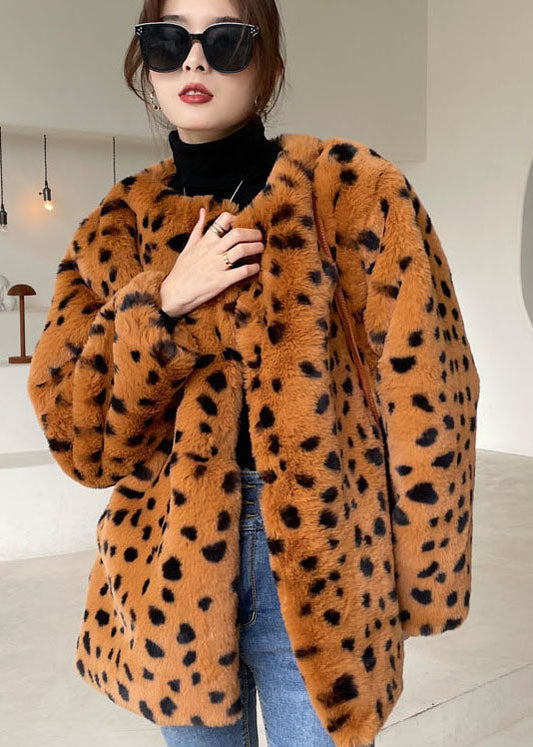 Wunderschöner schokoladenbrauner dicker Kunstpelzmantel für den Winter