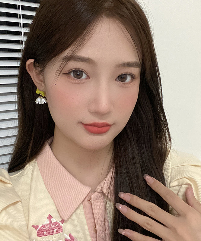 Hermosos aretes con lazo floral de resina y aleación de colores