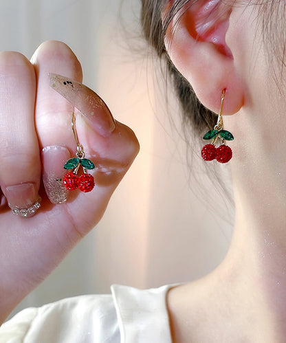 Hermosos aretes colgantes de cerezas con sobredorado de cobre dorado