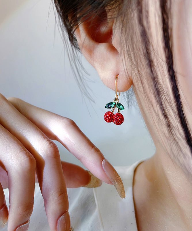 Hermosos aretes colgantes de cerezas con sobredorado de cobre dorado