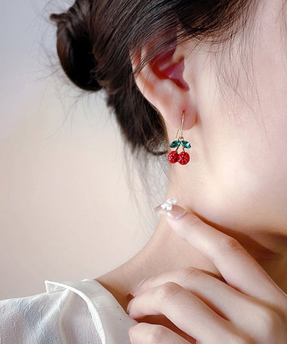Hermosos aretes colgantes de cerezas con sobredorado de cobre dorado
