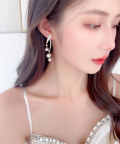 Hermosos aretes colgantes de plata esterlina dorada con perla y circonita