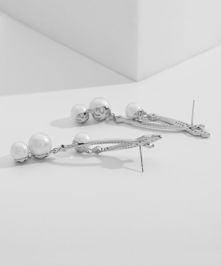 Hermosos aretes colgantes de plata esterlina dorada con perla y circonita