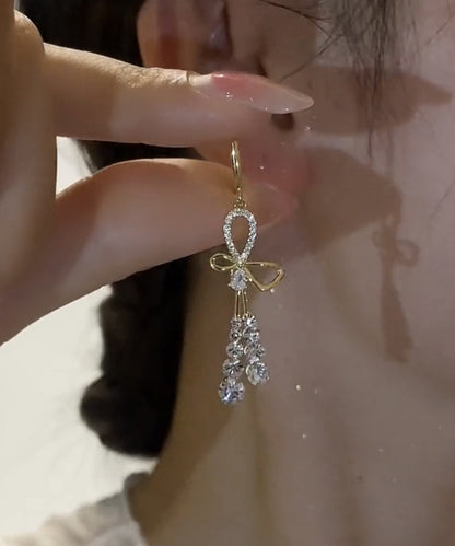 Hermosos aretes colgantes con borlas y lazo de circonitas doradas en plata esterlina