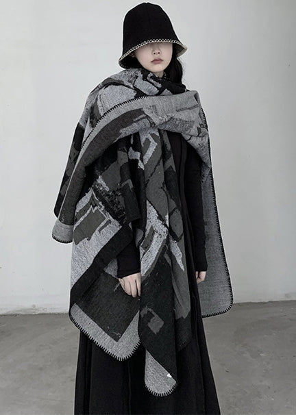 Wunderschöner grauer Oversize-Strickschal mit Print