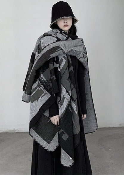 Wunderschöner grauer Oversize-Strickschal mit Print