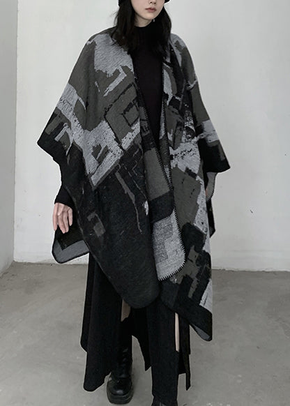 Wunderschöner grauer Oversize-Strickschal mit Print