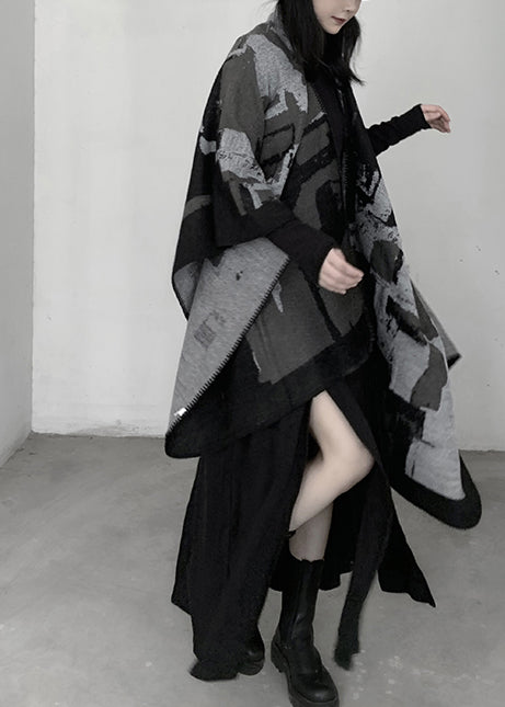 Wunderschöner grauer Oversize-Strickschal mit Print