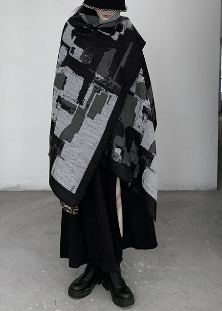 Wunderschöner grauer Oversize-Strickschal mit Print