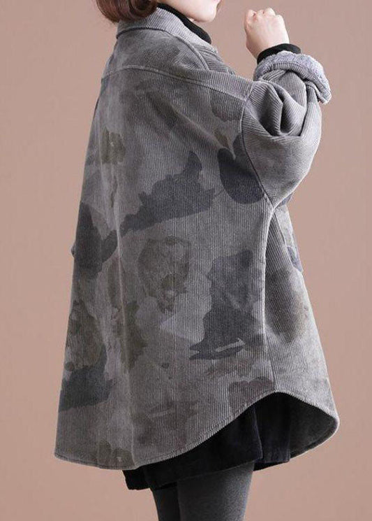 Schöner grauer Wintermantel aus Cord mit Peter-Pan-Kragen