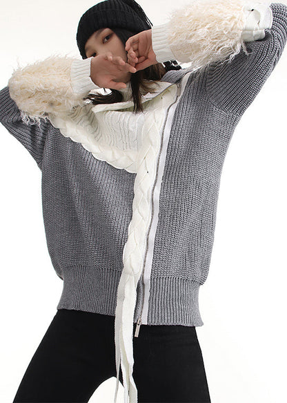 Schöner grauer Patchwork-Strickpullover mit Reißverschluss für den Frühling