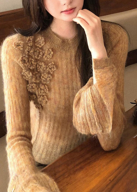 Hermoso suéter de punto de algodón liso con estampado floral, cuello redondo y mangas acampanadas, de color caqui