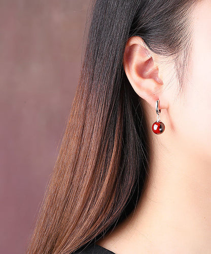 Hermosos aretes colgantes de granate con incrustaciones de plata de ley morera