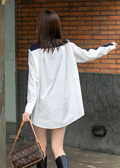 Wunderschönes, marineblaues Patchwork-Oberteil mit asymmetrischem Design und Knopfleiste