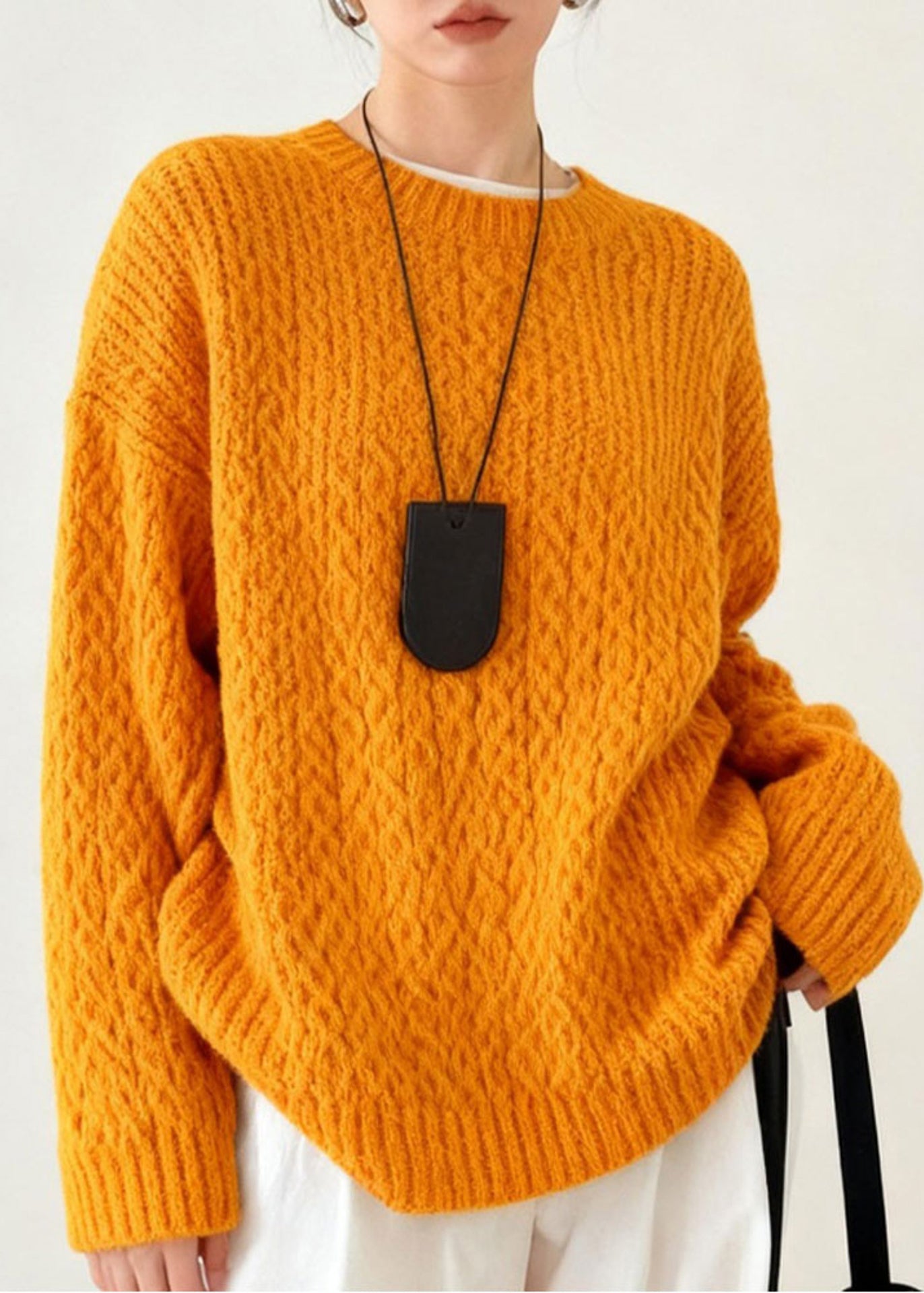 Hermoso suéter de punto cálido de gran tamaño de color naranja para invierno