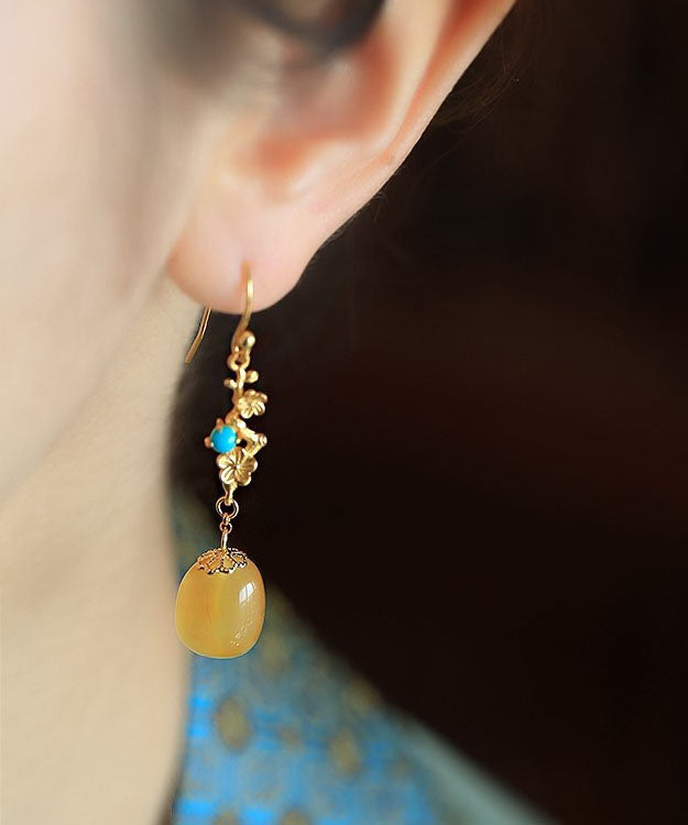 Hermosos aretes colgantes de turquesa y cera de abejas en plata de ley naranja y oro antiguo.