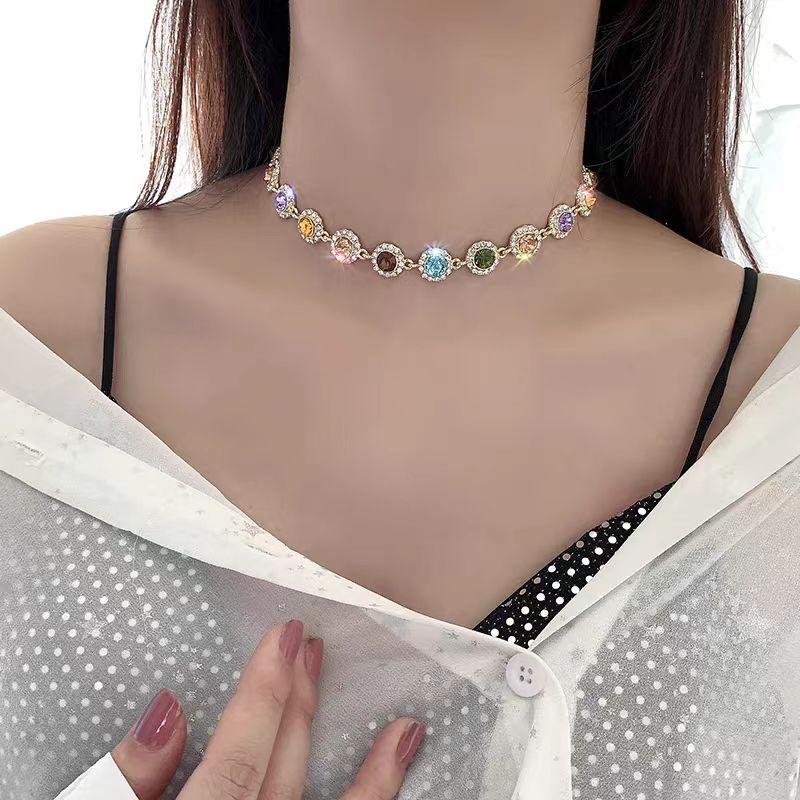 Hermoso collar con borlas de circonitas de aleación de arcoíris