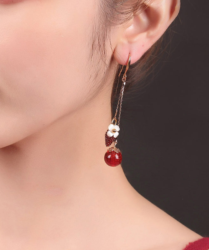 Hermosos aretes colgantes de flor de concha de fresa con esmalte cloisonné de cobre rojo