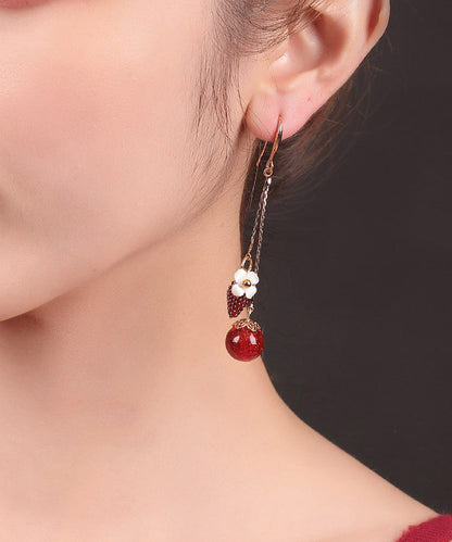 Hermosos aretes colgantes de flor de concha de fresa con esmalte cloisonné de cobre rojo