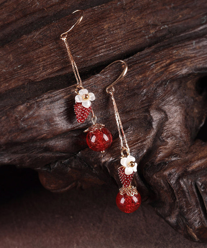 Hermosos aretes colgantes de flor de concha de fresa con esmalte cloisonné de cobre rojo