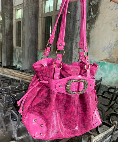 Wunderschöner Rosenbeutel aus Kunstleder mit Kordelzug