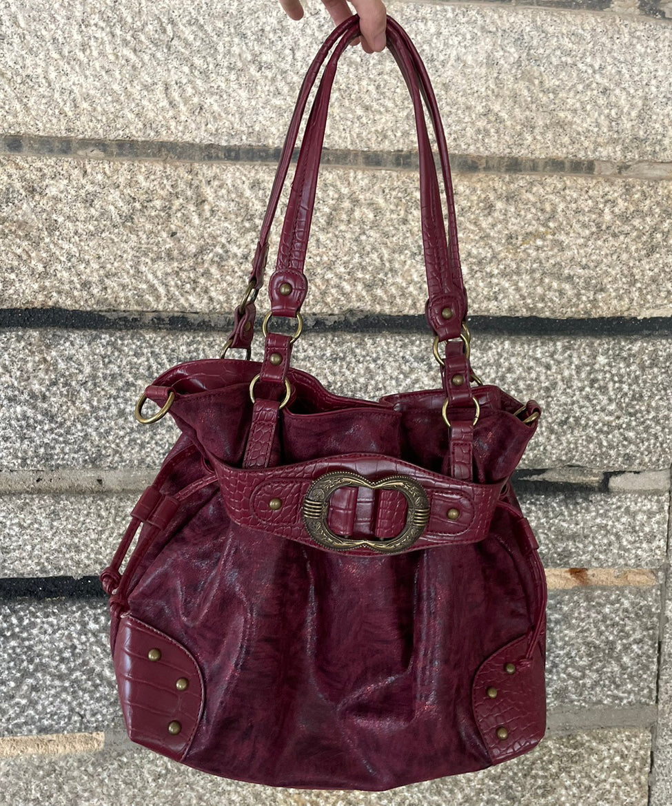 Wunderschöner Rosenbeutel aus Kunstleder mit Kordelzug