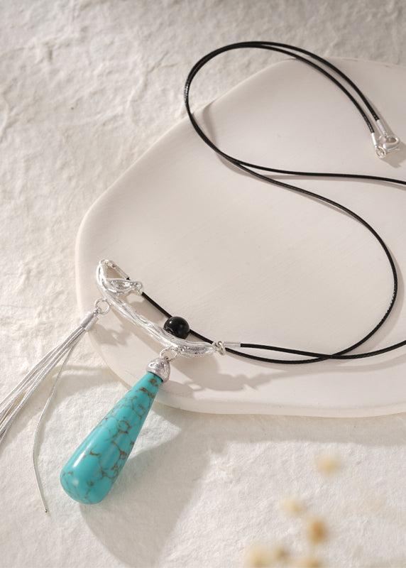 Wunderschöne Halskette mit Anhänger aus Seide, Kupfer, Türkis und schwarzem Achat