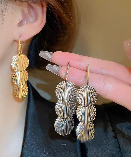 Hermosos pendientes colgantes de flores de concha de aleación de metal y seda