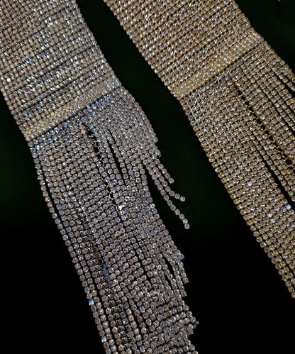 Hermosa pulsera de cadena con borlas de circonitas de seda