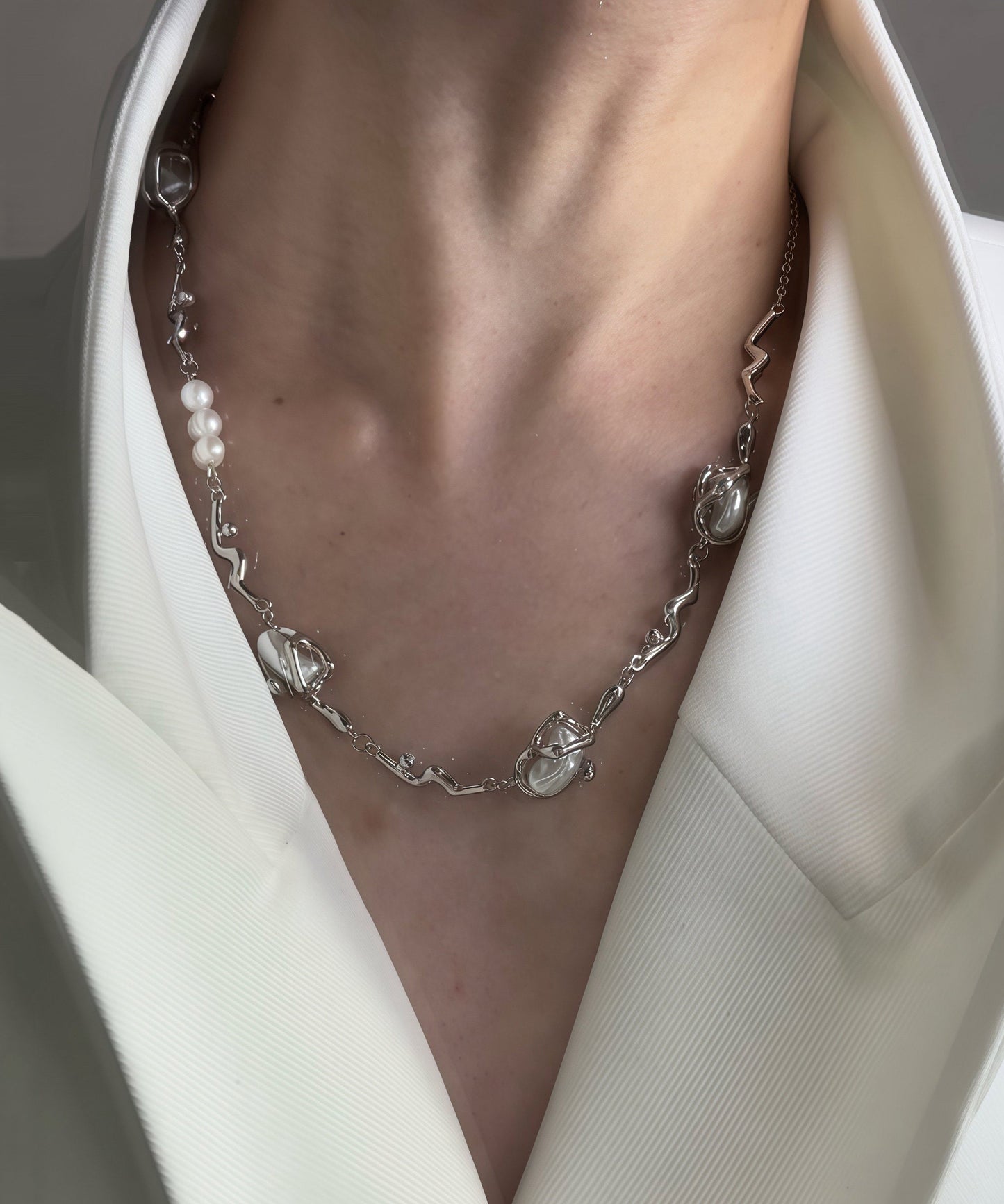 Beautiful Silvery Asymmetrical Design Pearl Metal Choker