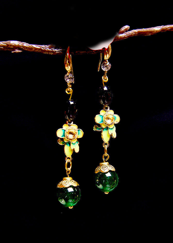 Hermosos aretes colgantes de flores finas de color turquesa