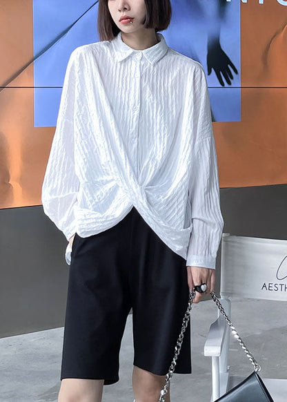 Wunderschöne weiße PeterPan-Kragenknopf-asymmetrisches Design Herbst Langarm Bluse Tops