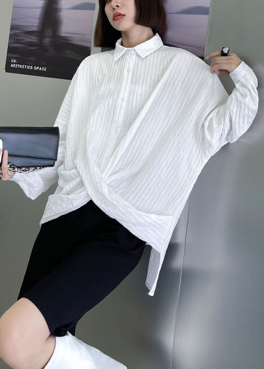 Wunderschöne weiße PeterPan-Kragenknopf-asymmetrisches Design Herbst Langarm Bluse Tops