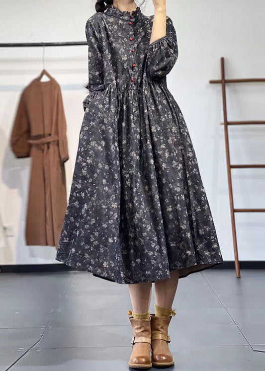 Schönes gelbes Cordkleid mit Stehkragen und Rüschendruck für den Winter