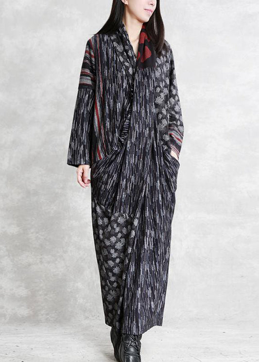 Wunderschönes Tunikakleid aus Baumwolle. Feines Vintage-Maxikleid mit unregelmäßigem Schlitz und Drapierung für Damen