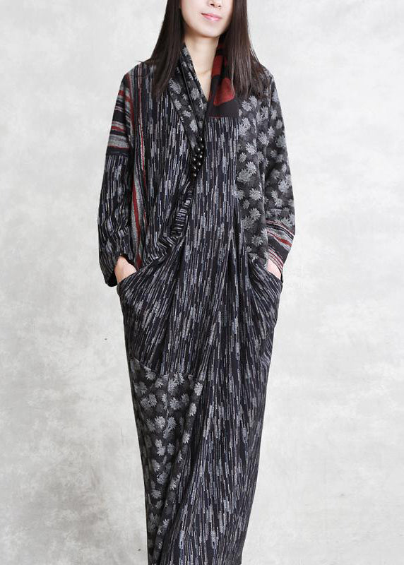 Wunderschönes Tunikakleid aus Baumwolle. Feines Vintage-Maxikleid mit unregelmäßigem Schlitz und Drapierung für Damen