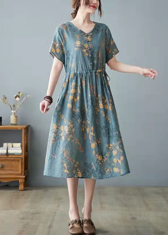 Schönes weißes Kleid mit O-Ausschnitt und Bambus-Taschen