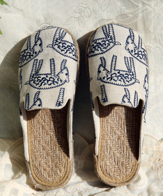 Bequeme Slide-Sandalen aus besticktem Baumwollstoff in Beige