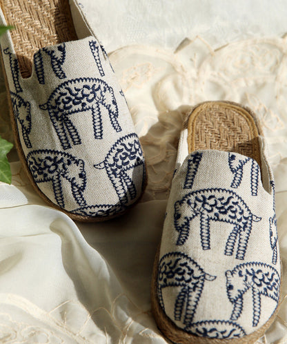 Bequeme Slide-Sandalen aus besticktem Baumwollstoff in Beige