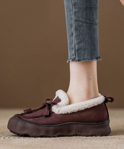 Zapatos planos de piel de vaca beige con forro de lana afelpada